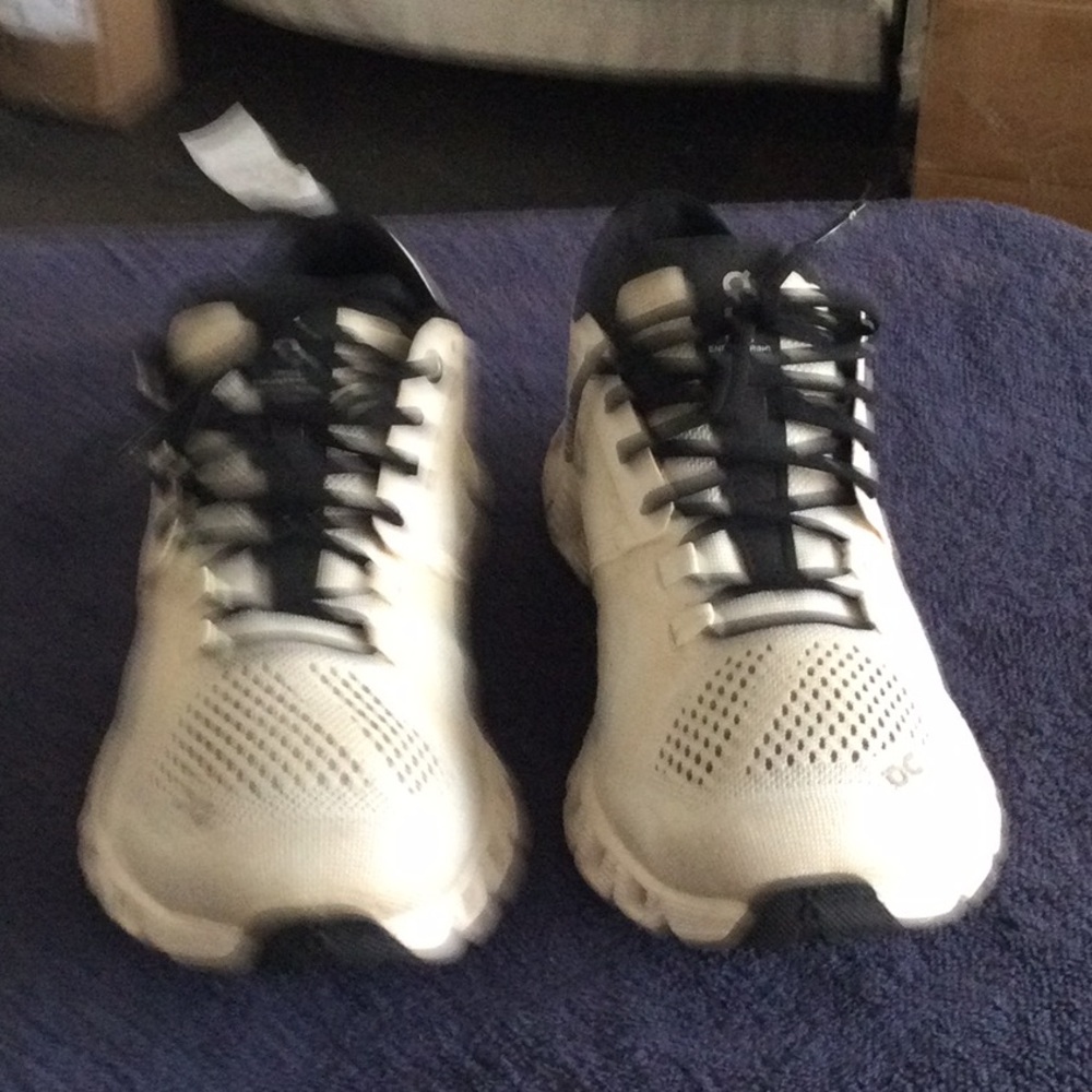 Men's Running Shoes in Cream and Black - Lightweight Athletic Trainer